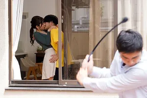 Cô gái trẻ làm tình ở văn phòng XXX XXX
