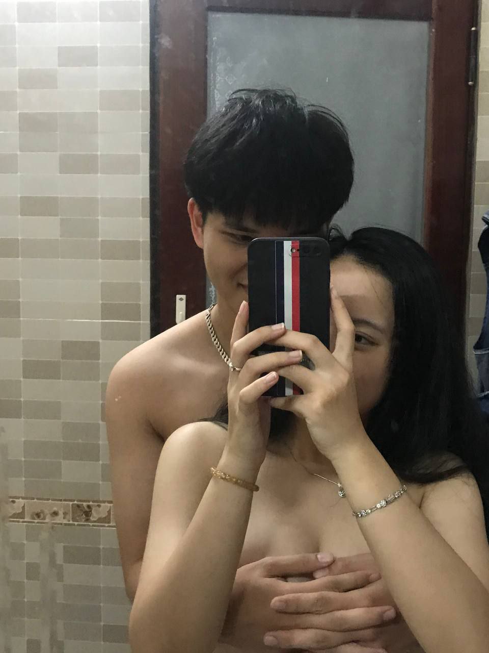 Địt nhau cùng em thư ký vú căng sau giờ tăng ca